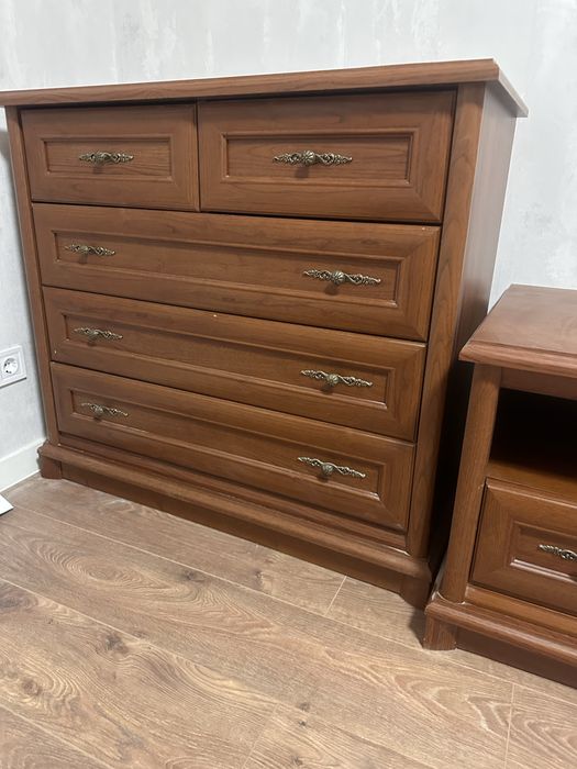 Комод в дереві