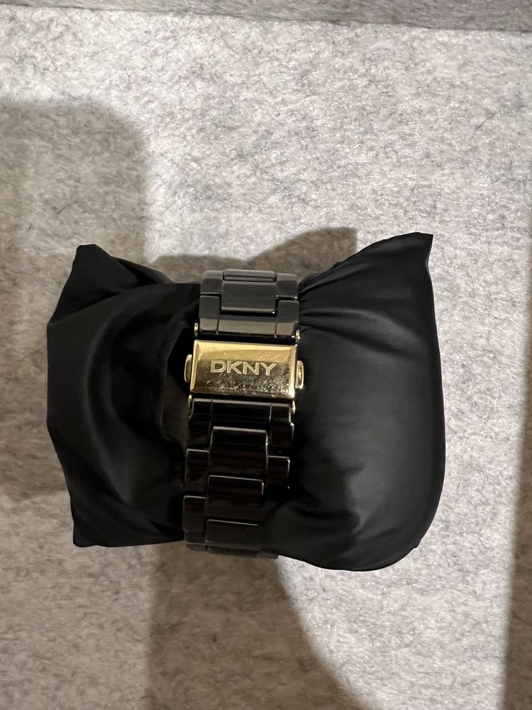 Zegarek DKNY czarno-złoty
