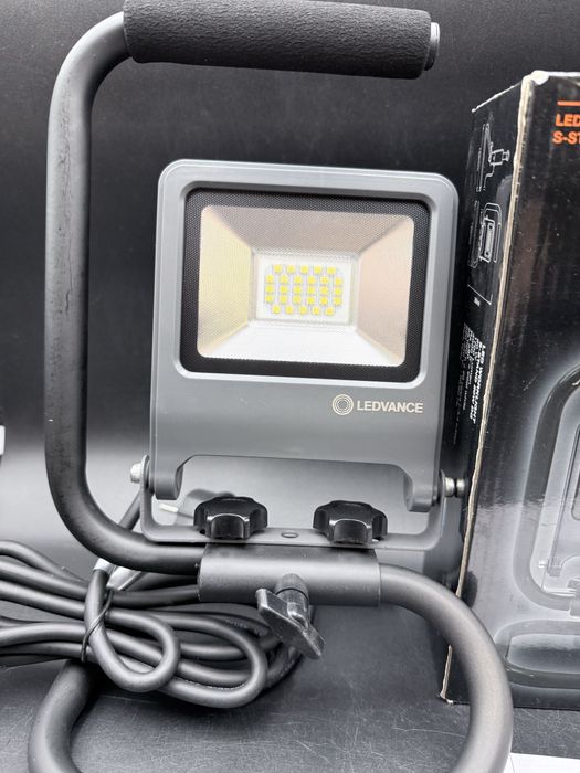 Jak Nowy. Naświetlacz LEDVANCE przenośny 20w 4000K S-STAND IP65