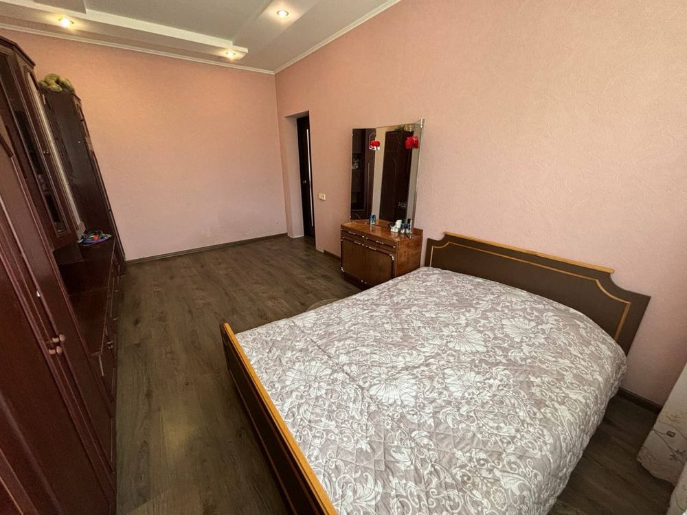 Будинок з літньою кухнею, альтанкою та фруктовим садом, 15 соток