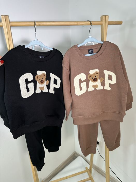 РОЗПРОДАЖ Костюм на флісі коричневий GAP 116 розмір