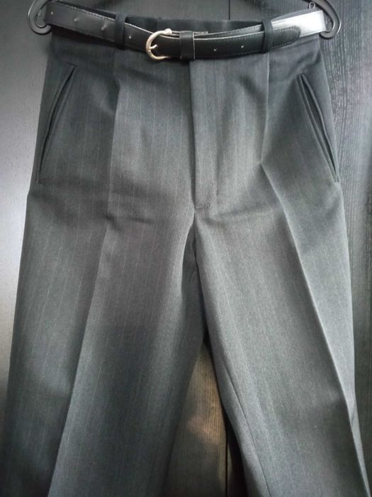 Sprzedam męski garnitur wzrost około 170cm.