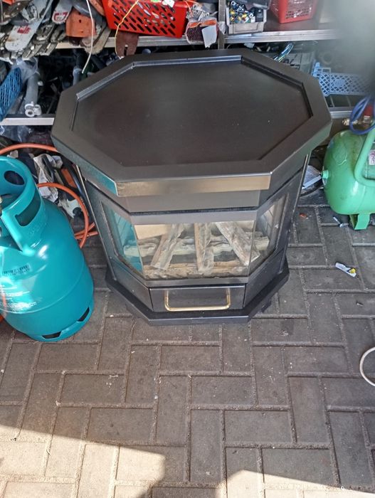 Kominek wolnostojący Faber wyrzut spalin na gaz propan butan z butli