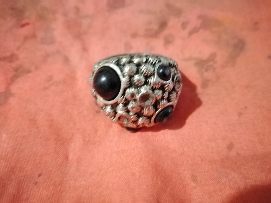 Vendo a anéis para mulher bom estado
