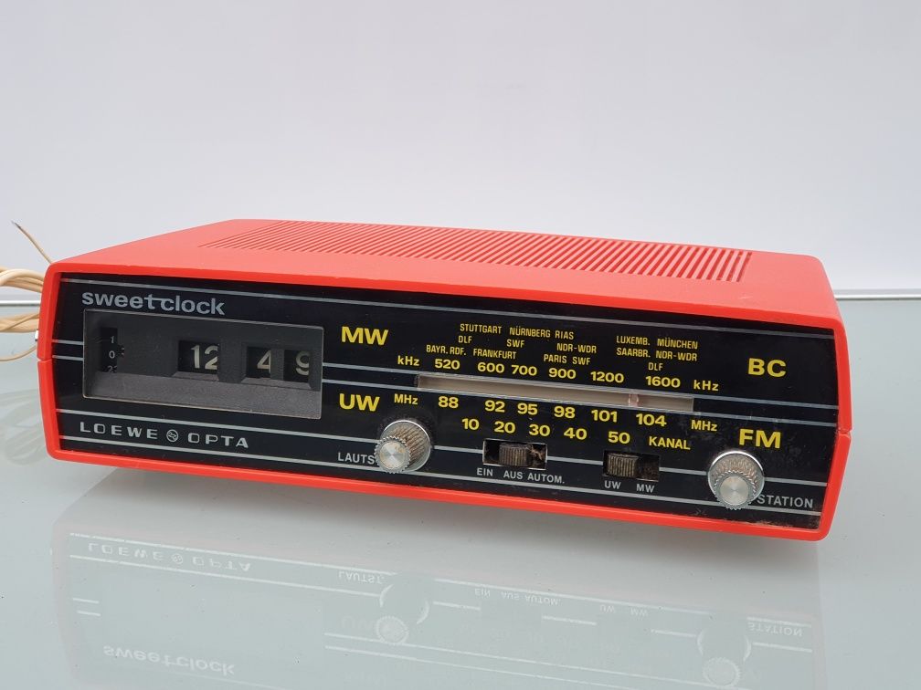 Stare radio z zegarem obrotowym Loewe sweet clock 1970