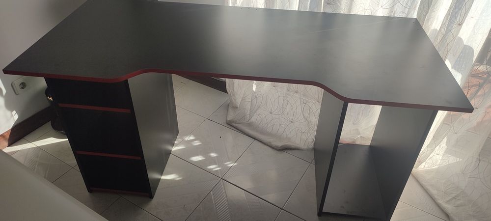 Secretaria em ótimo estado (NEGOCIÁVEL)