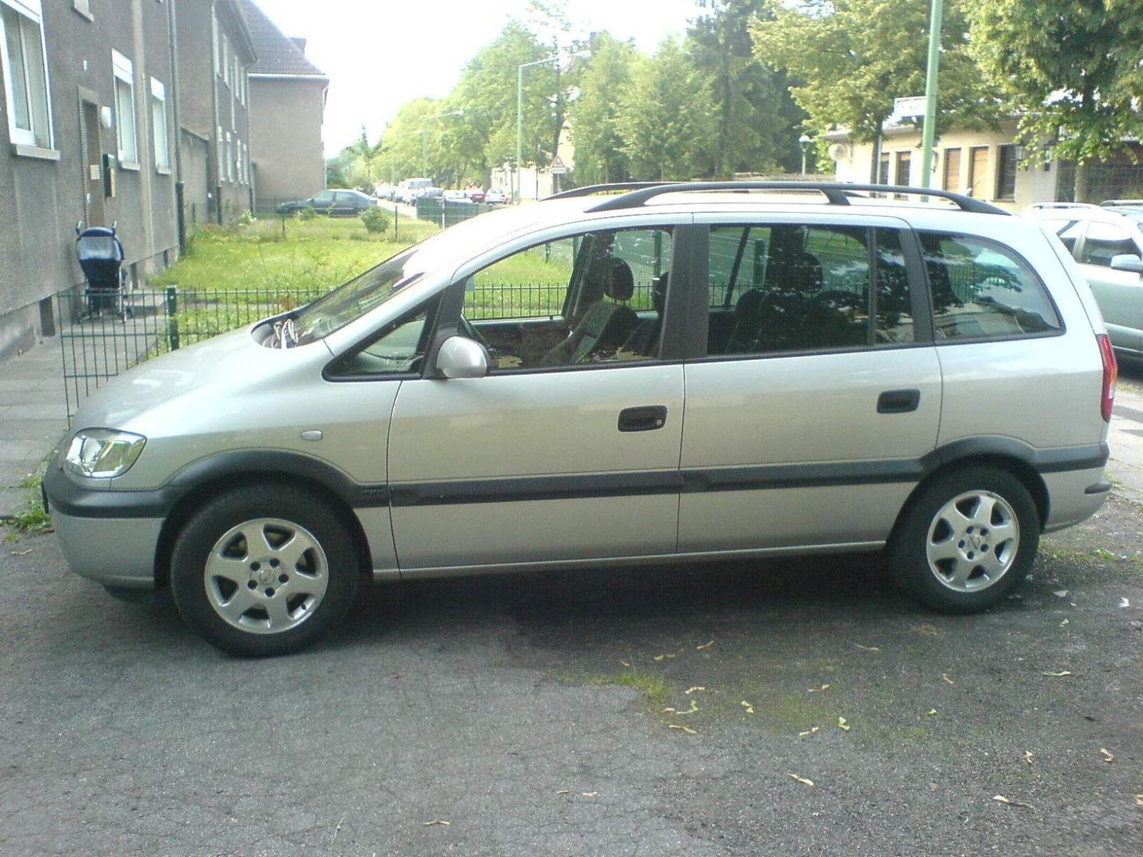 Авторазборка шрот вживані запчастини Опель Зафіра Opel Zafira A 2002р