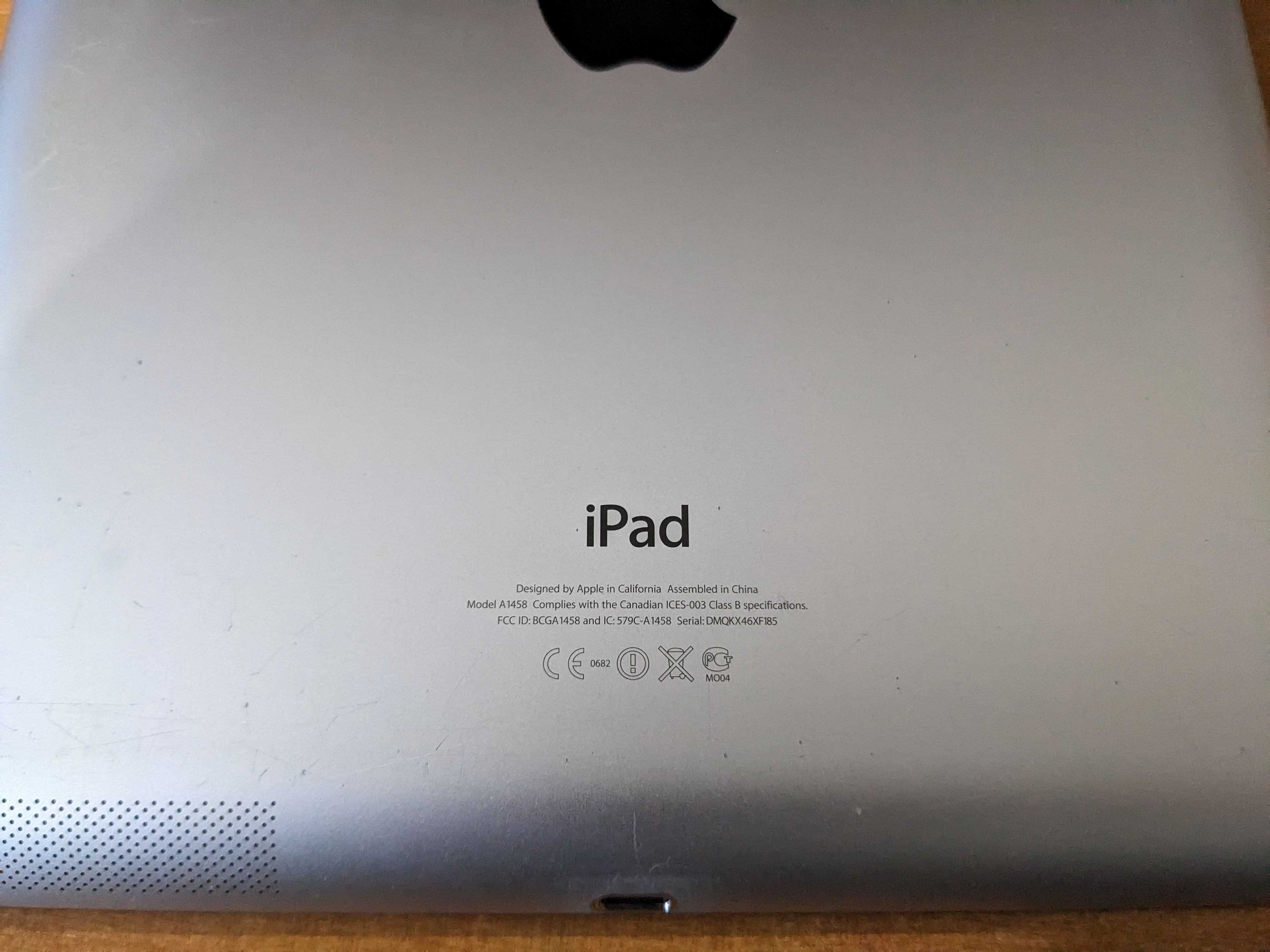 Планшет Apple iPad 4 A1458 16GB with Retina display with Wi-Fi+кабель