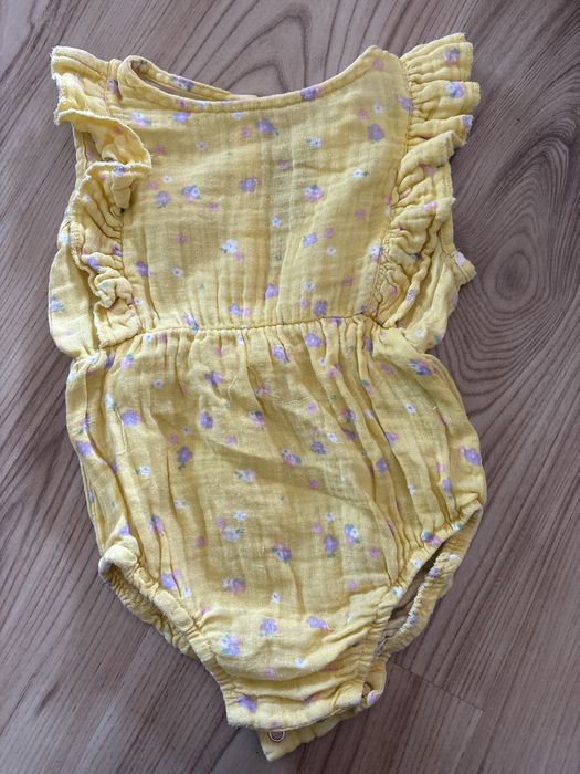 Wyprawka, Zestaw ubranek dla dziewczynki, kombinezony, sukienki, Jukki