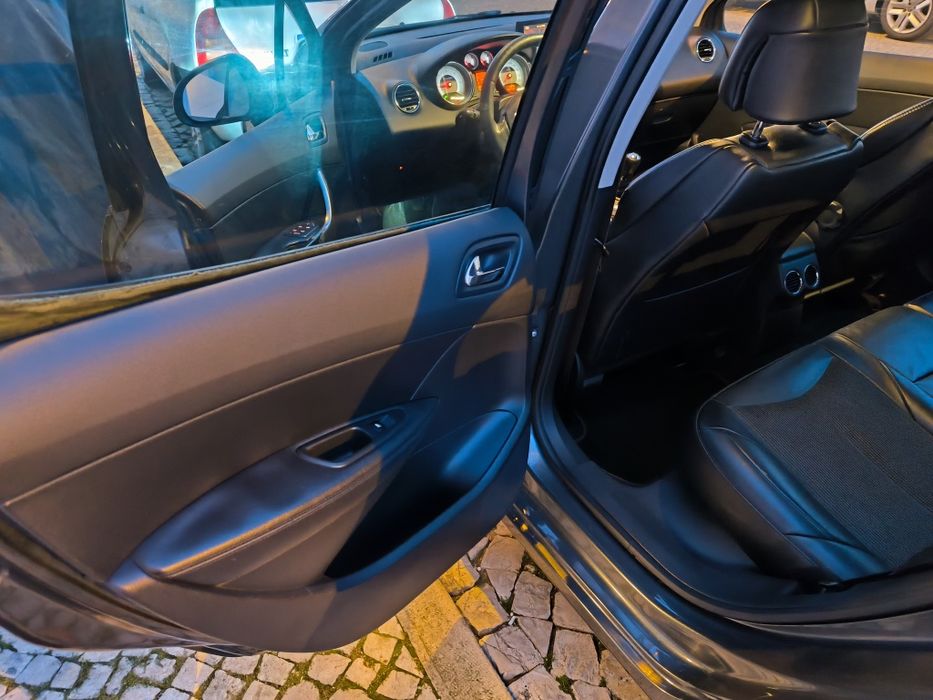 Peugeot 308 1.6 hdi Sport bem estimado