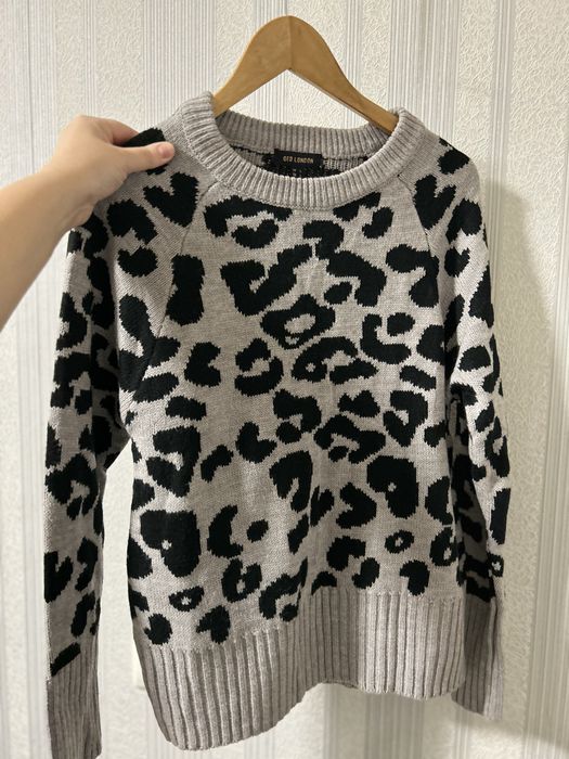 Светр жіночій подам