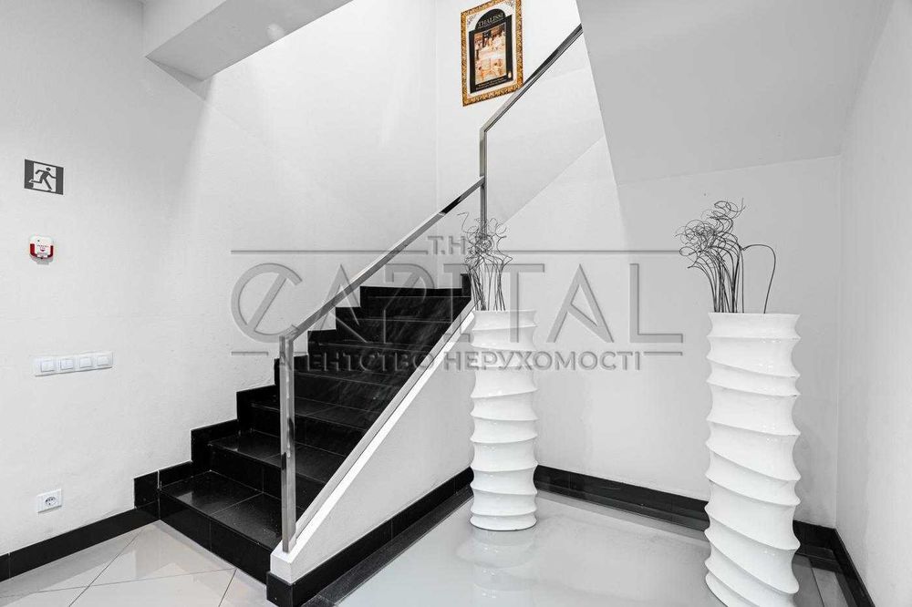 Продаж приміщення 428 м2 під клініку, Турівська 32, Подільський р-н