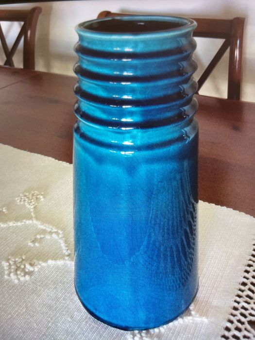 Jarra azul alta com frisados em cima - 26cm