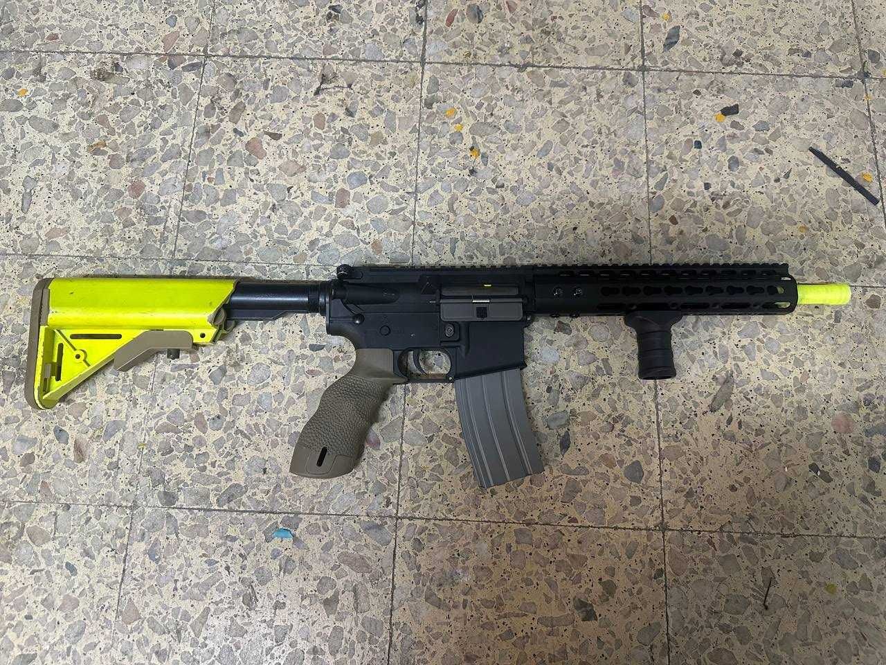réplica M4 Lancer Tactical preparada para BBs 0.36g airsoft.