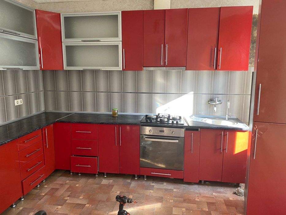 Продам кухню с гарнітуром