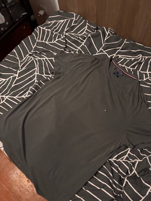 Чоловіча футболка Tommy Hilfiger сірого кольору