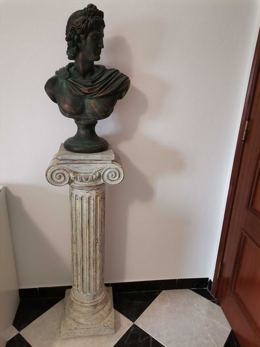 Coluna e busto em marfinite (com novas)