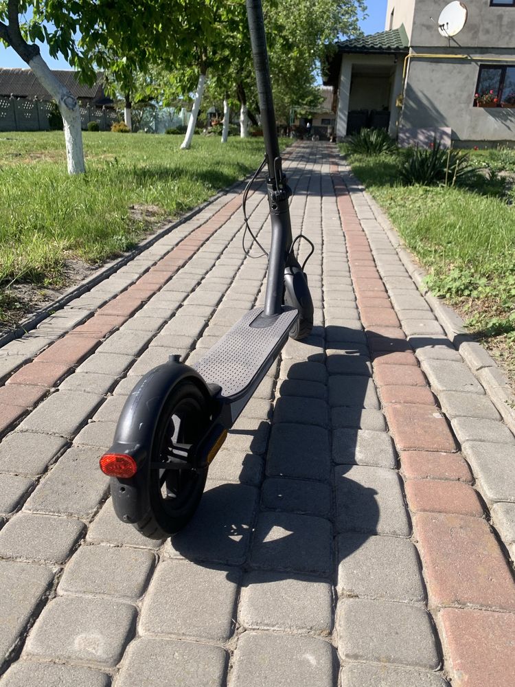 Електросамокат Xiaomi Mi Electric Scooter Essential Black Xiaomi