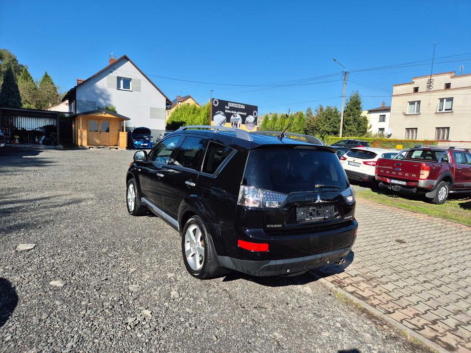 Mitsubishi Outlander 4x4 *2,2d 156KM * 183 tys km*7 osób * 6 biegów*