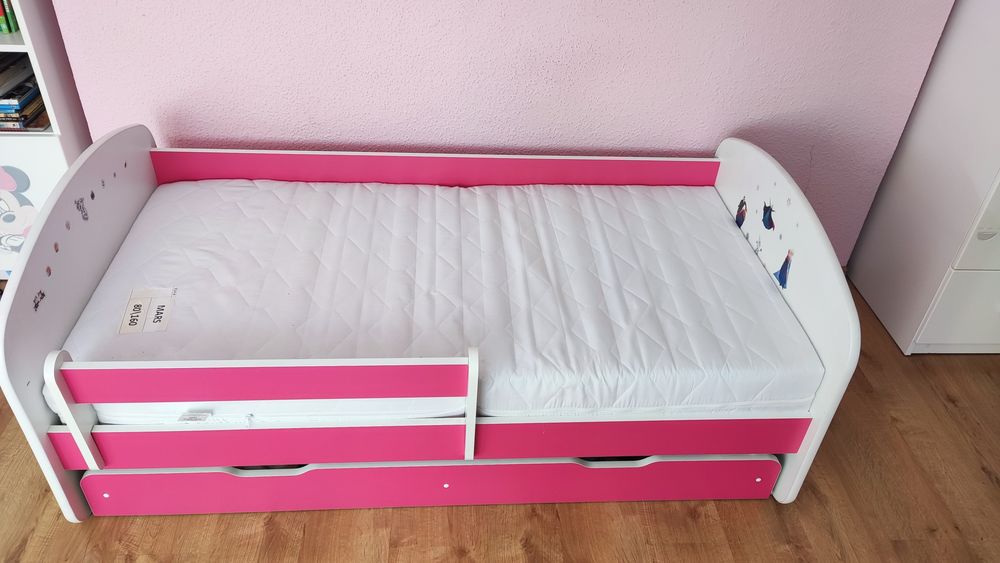 Łóżko dziecięce 160cm x 80 cm + Dwa materace
