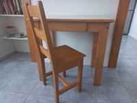 Stolik z krzesłem biurko