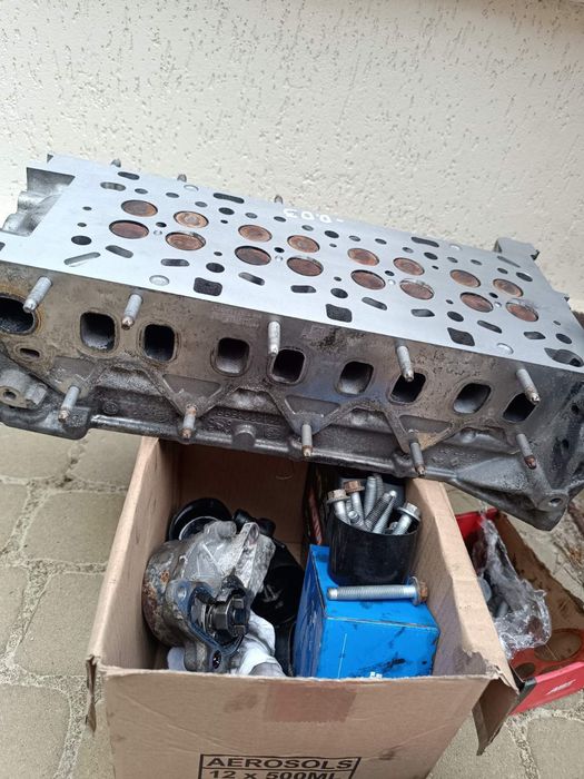 Блока нету ..Запчасти от мотора р9м 1.6л Рено трафік