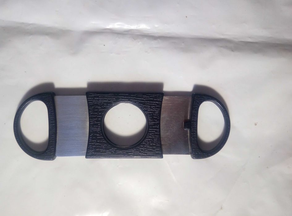 Гильотина пластиковая  новая