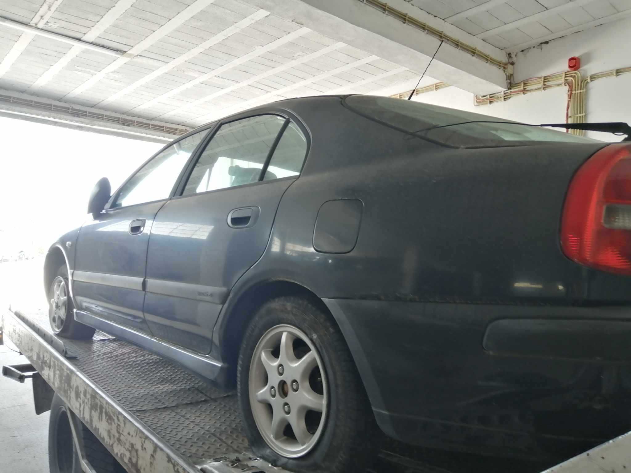 Para peças Mitsubishi Carisma 1.6I ano 2000