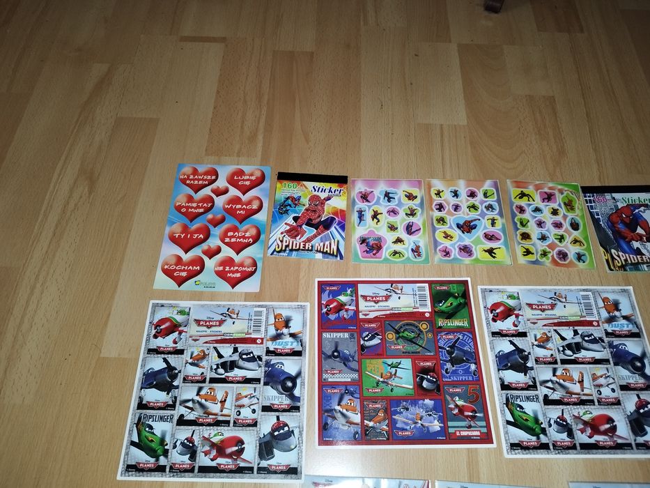 Zestaw naklejek.. naklejki mix.. polecam..