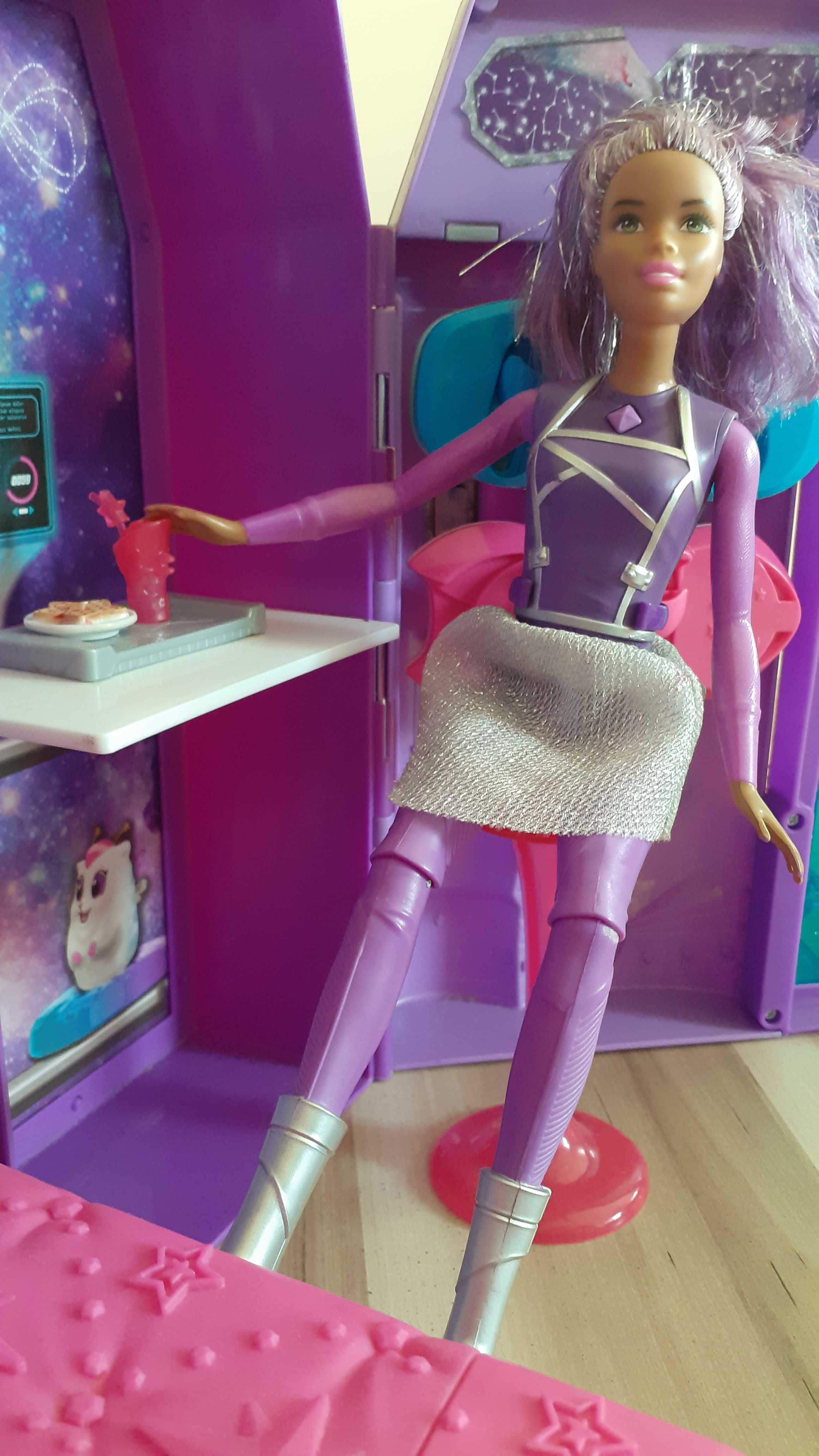 Gwiezdna Barbie plus jej  zamek.