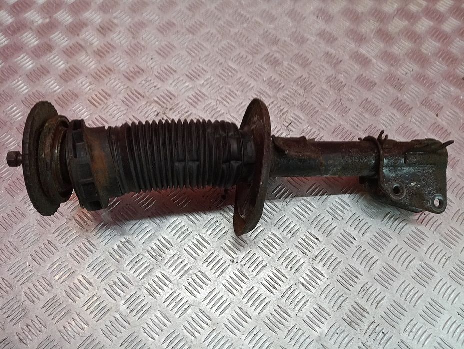 Стойка передня Опель Мовано 3 Ліва права Renault Master 3 Мастер