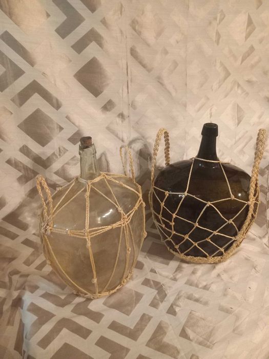 Garrafões de vidro, Antigos, cobertura corda  macramé, preço cada
