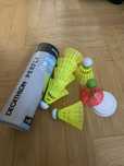 Lotki do badmintona PERFLY PSC 500 + lotka na wiatr Air Shuttle
