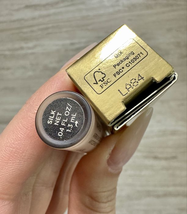 Консилер hourglass vanish airbrush concealer - silk 1,3 мл