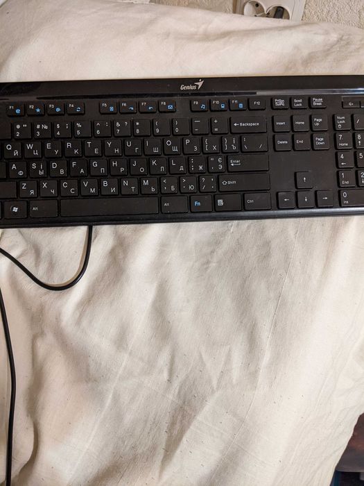 Продам клавиатуру к компьютеру, наушники, мышку