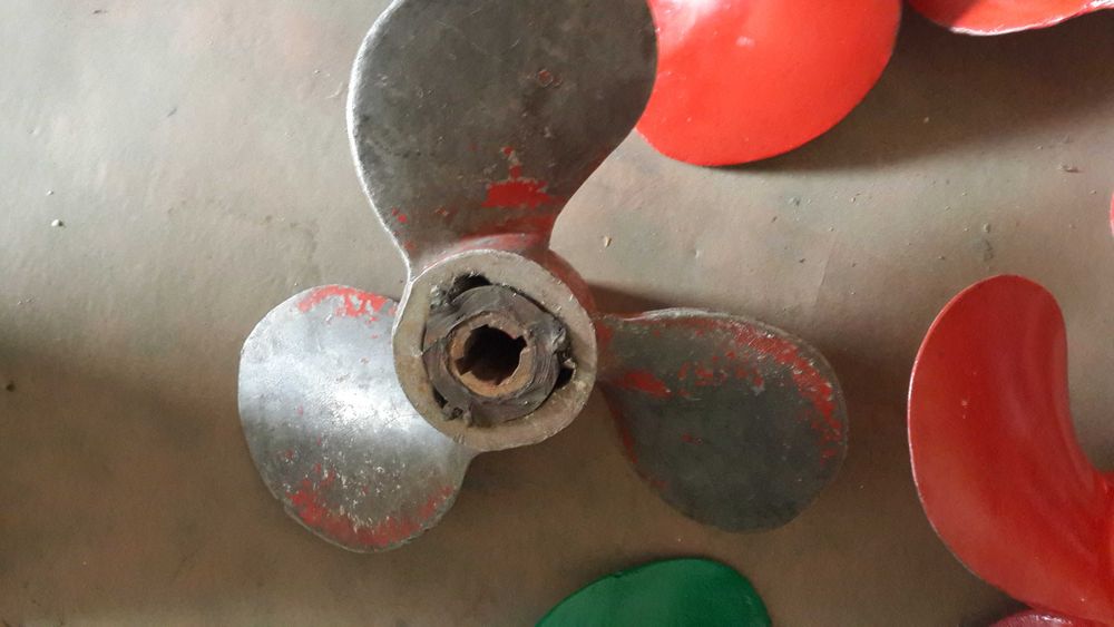 Винт для лодочного мотора ВИХРЬ