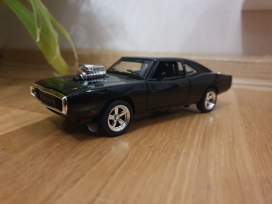 Модель авто Dodge Charger 1970 1:32 як колекційна так і іграшка