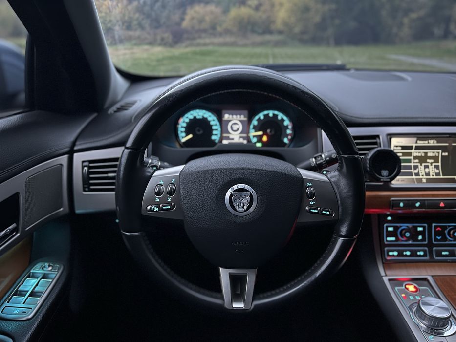 Jaguar Xf 2008 року