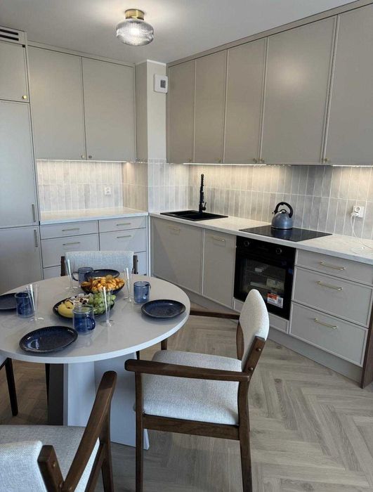 Wysoki standard, mieszkanie z dużym ogrodem i parkingiem