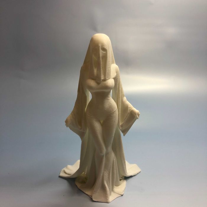 3D-друкована фігурка «Таємнича дама в плащі»