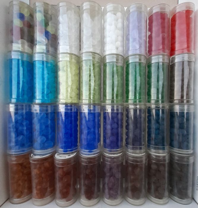 Missangas de qualidade Gutermann, glass beads, 1€ cada tubo.