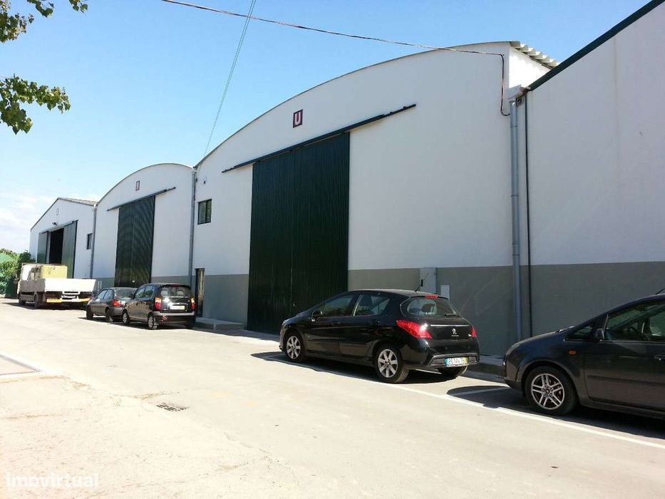 Aluguer de Armazéns no Parque Industrial da Catrapona, Seixal