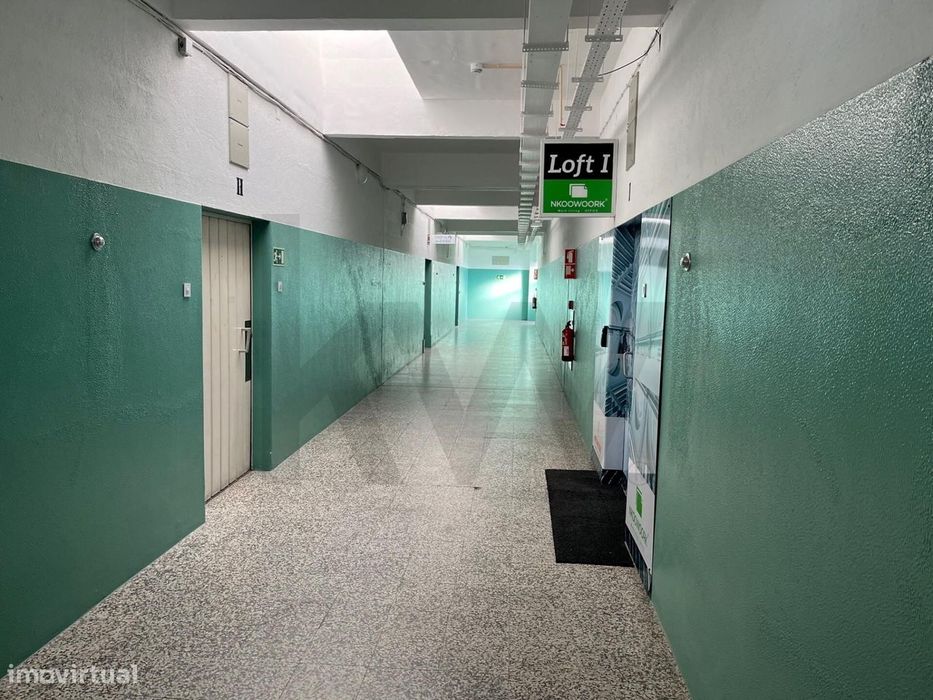 Armazém em Marvila junto ao Rio