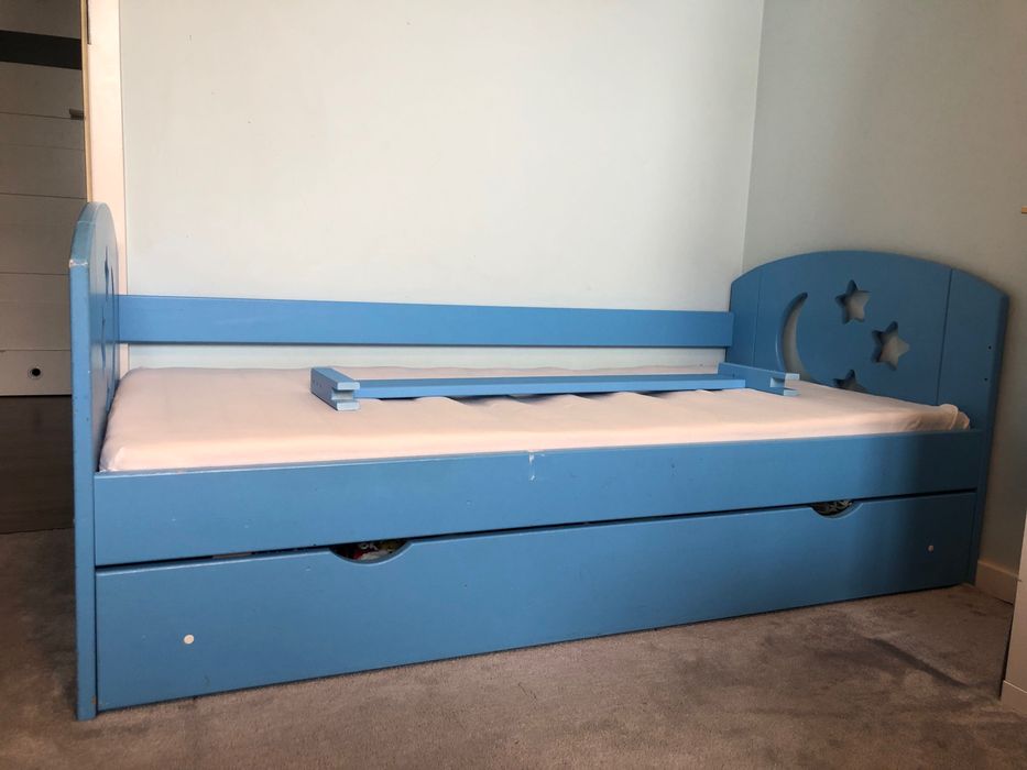 Niebieskie Łóżko dziecięce 160cmx80cm + materac,barierka,szuflada