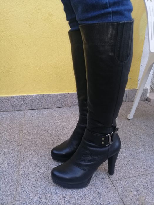 Bota alta em pele preto