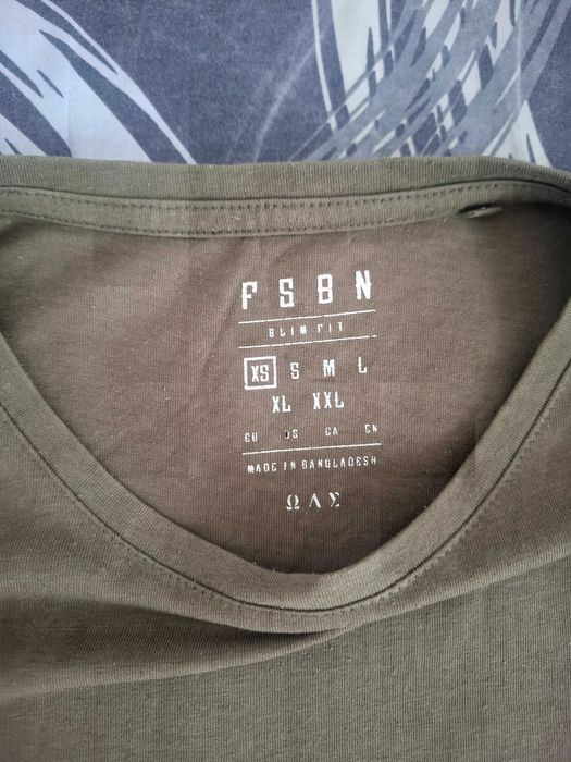 Футболка кольору хакі