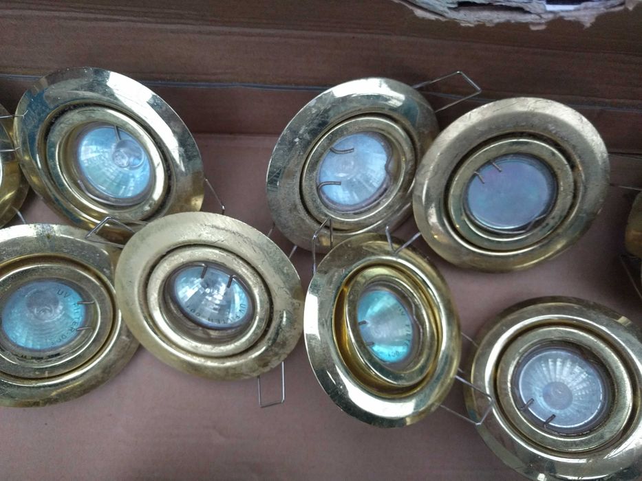 Точечные галогеновые светильники (корпуса врезные) . Б/У