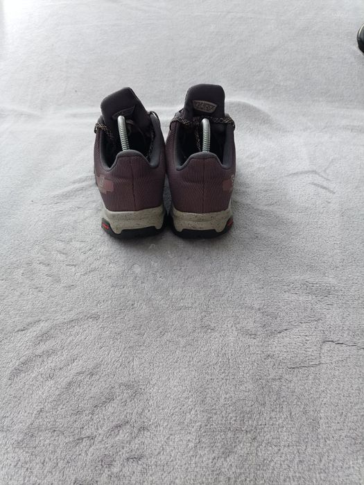 Женские кроссовки Salomon Gore tex р39