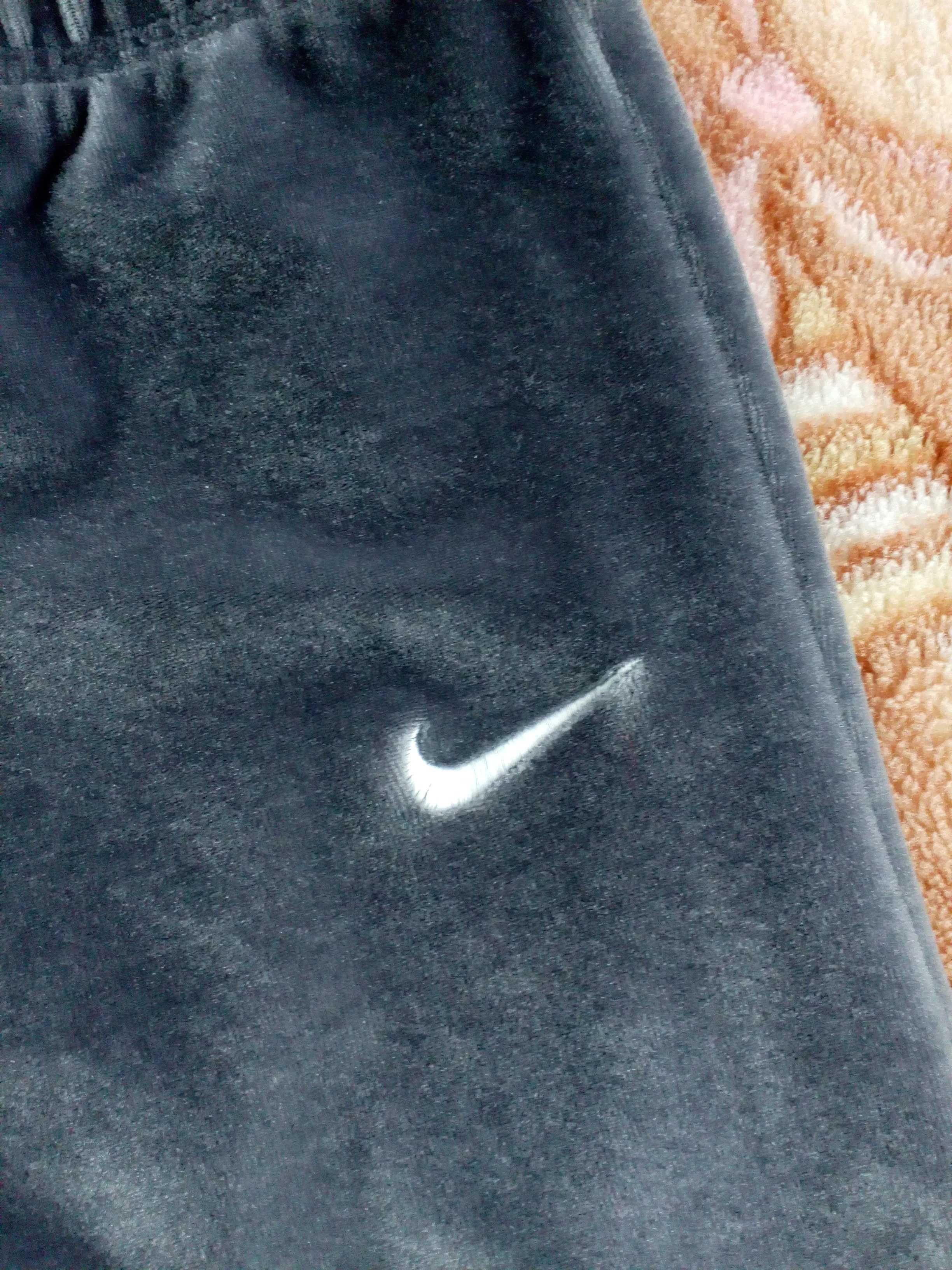 Szare welurowe pluszowe spodnie dresowe Nike 80 - 86 jak nowe