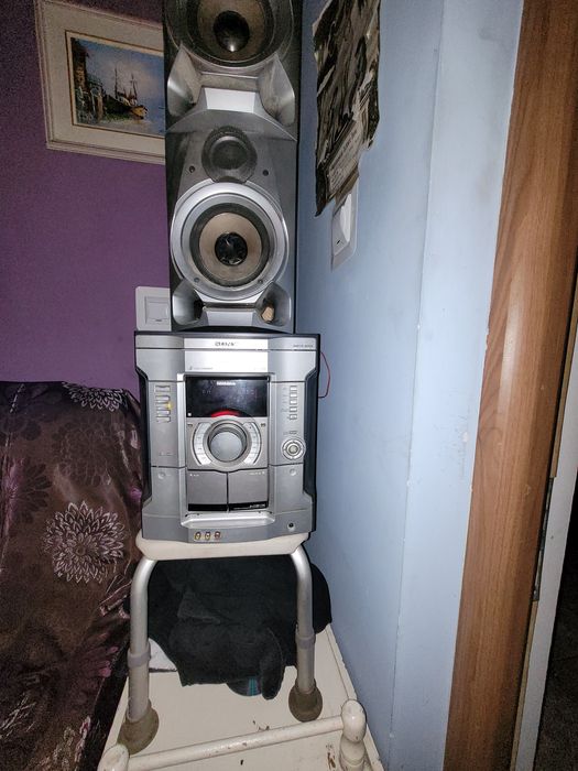 Wieża  Hi-Fi SONY + 2 kolumny ! Super bass !